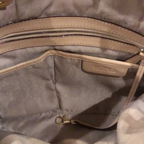 Michael Kors Tote Bag - Picture 6 of 9